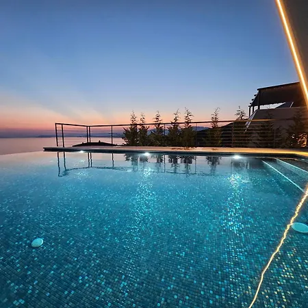 Luxury White With Infinity Pool, Croatia Vila *