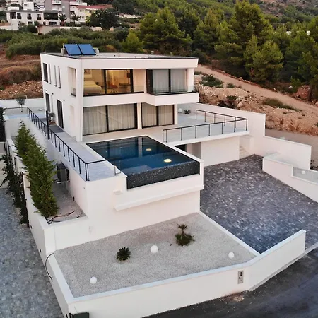Luxury Villa White With Infinity Pool, Croatia Podstrana
