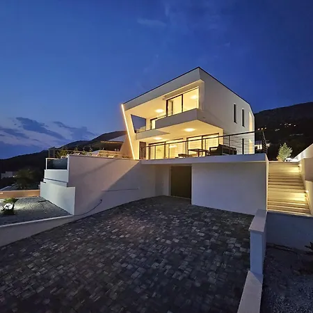 Villa Luxury Villa White With Infinity Pool, Croatia