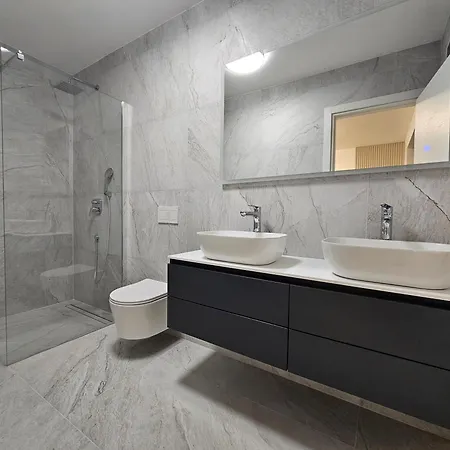 Villa Luxury Villa White With Infinity Pool, Croatia Podstrana