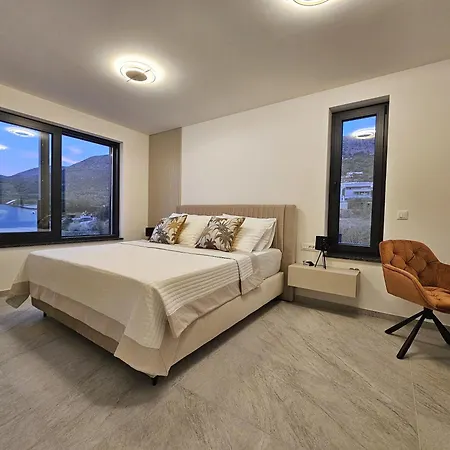 Vila Luxury White With Infinity Pool, Croatia Podstrana