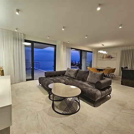 Vila Luxury White With Infinity Pool, Croatia Podstrana