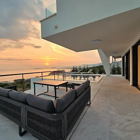 Villa Luxury Villa White With Infinity Pool, Croatia
