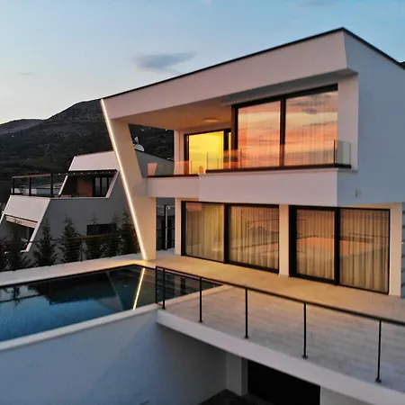 Luxury Villa White With Infinity Pool, Croatia Villa Podstrana