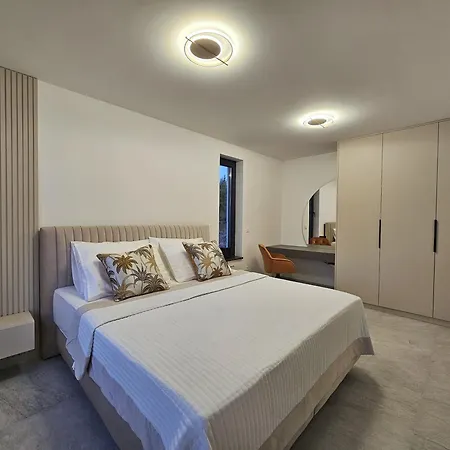 Luxury Villa White With Infinity Pool, Croatia * Podstrana