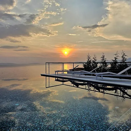 Villa Luxury Villa White With Infinity Pool, Croatia